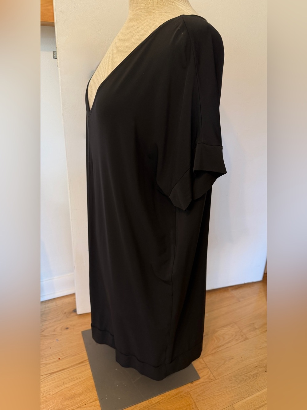 Bryn Walker Black V-Neck Dress - Picture 4 of 8